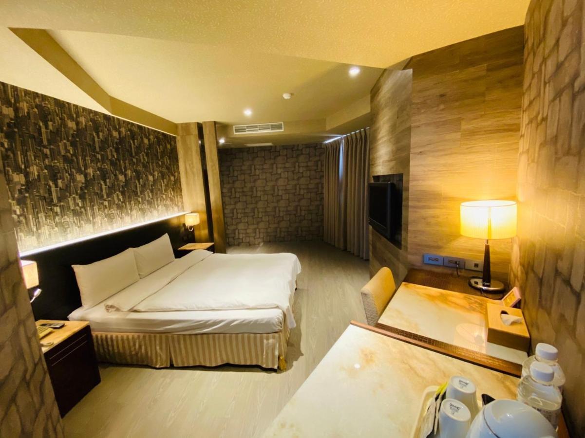 Dlinn Hotel Тайчжун Экстерьер фото