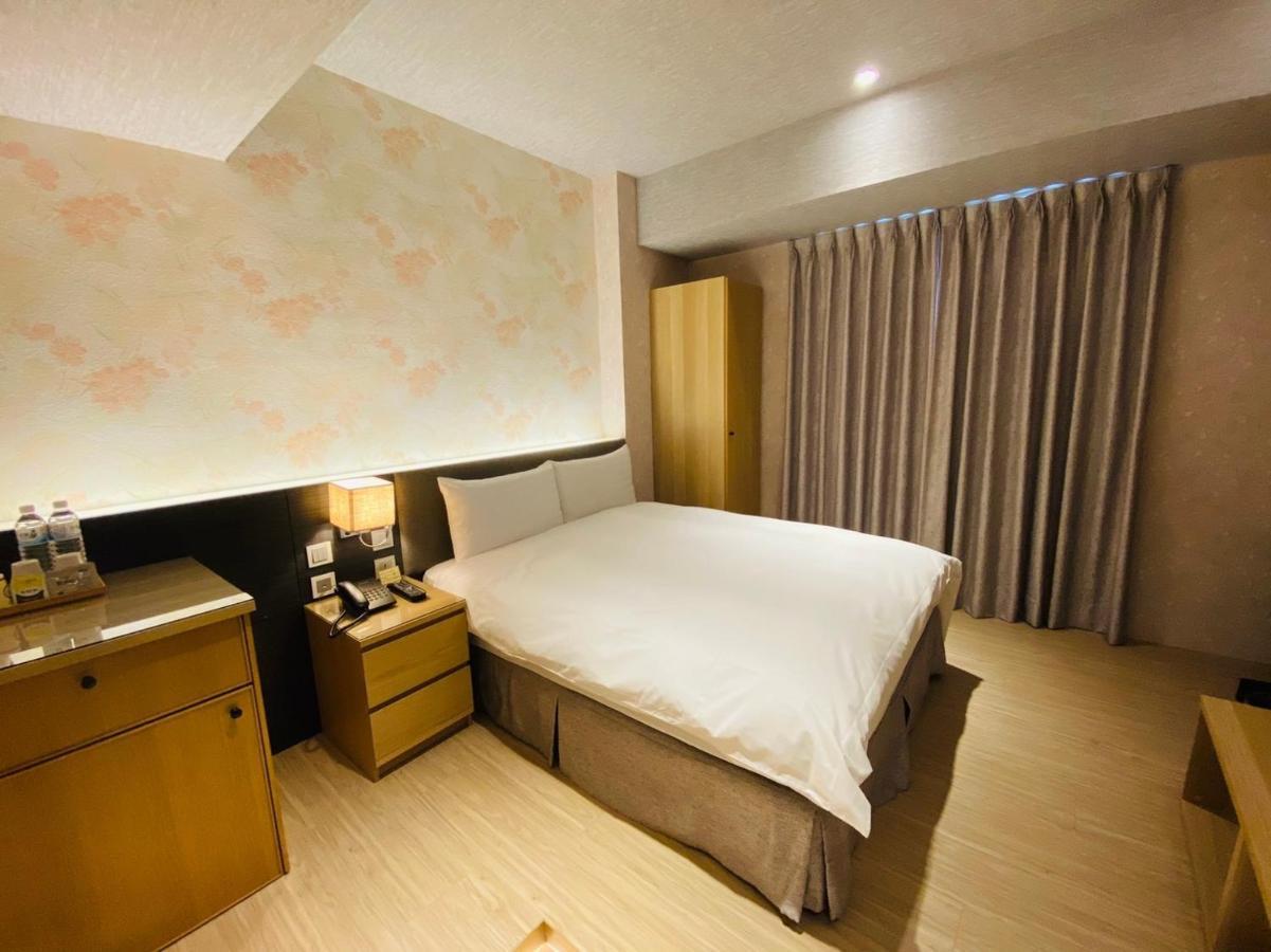 Dlinn Hotel Тайчжун Экстерьер фото