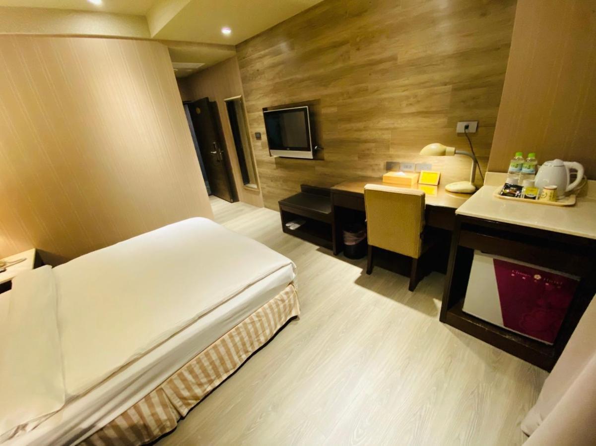Dlinn Hotel Тайчжун Экстерьер фото