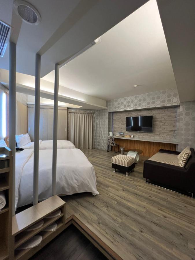 Dlinn Hotel Тайчжун Экстерьер фото