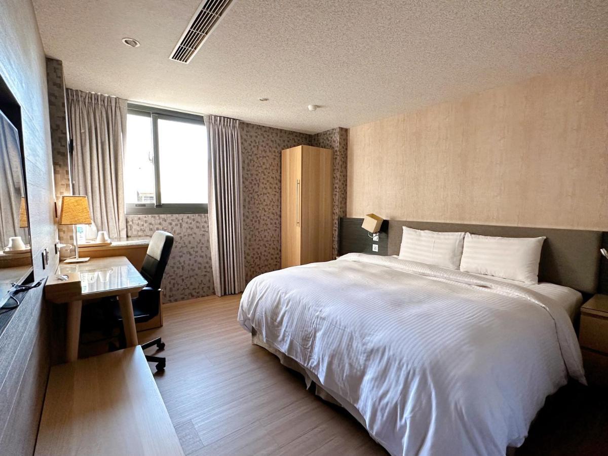 Dlinn Hotel Тайчжун Экстерьер фото