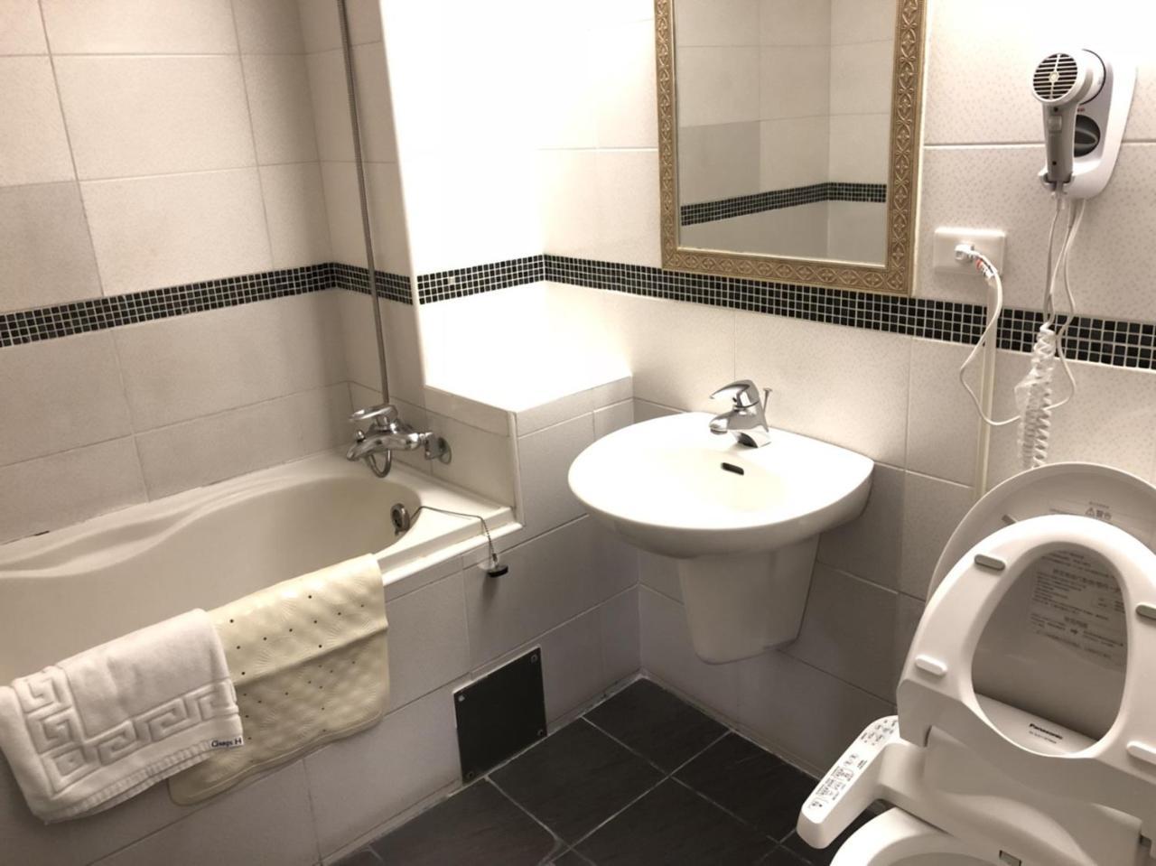 Dlinn Hotel Тайчжун Экстерьер фото